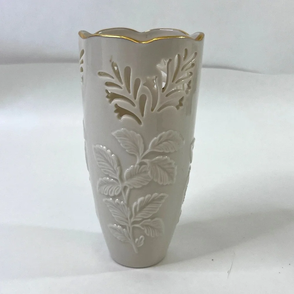 Lenox‎ Westbury Pierced Vase Raised Leaves Gold Trim Ivory 6-3/4 Inch